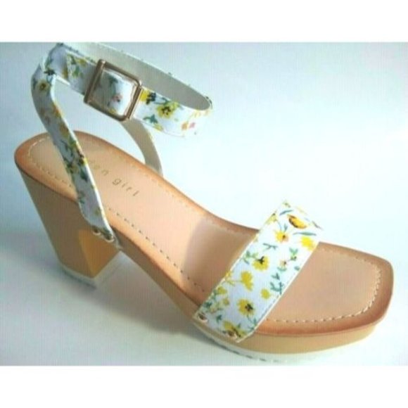 Steve Madden Shoes - NEW MADDEN GIRL BY STEVE MADDEN Yellow Flowers Sandals